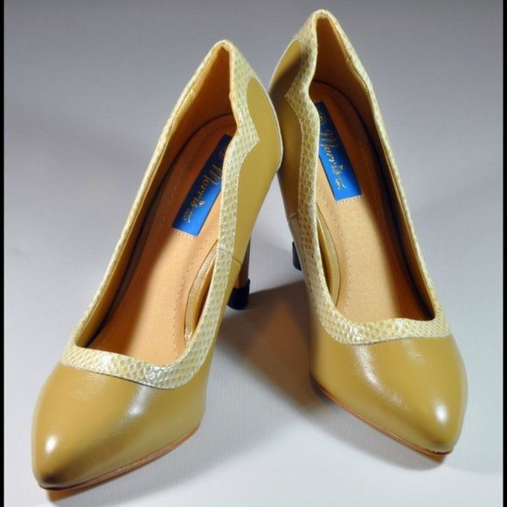 Pointed toe heels (143)